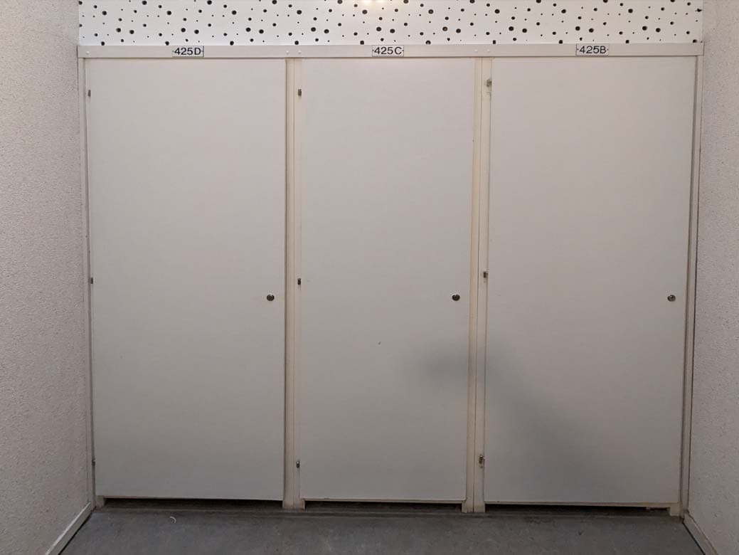 Inspectiefoto van meterkast kozijnen en deuren bij interieur (portieken)