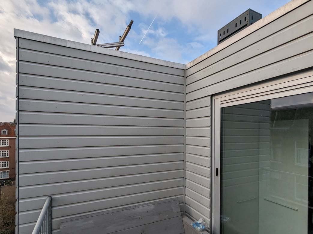 Inspectiefoto van buitenschilderwerk rabatdelen balkons, dekkend bij voorgevel (type c)