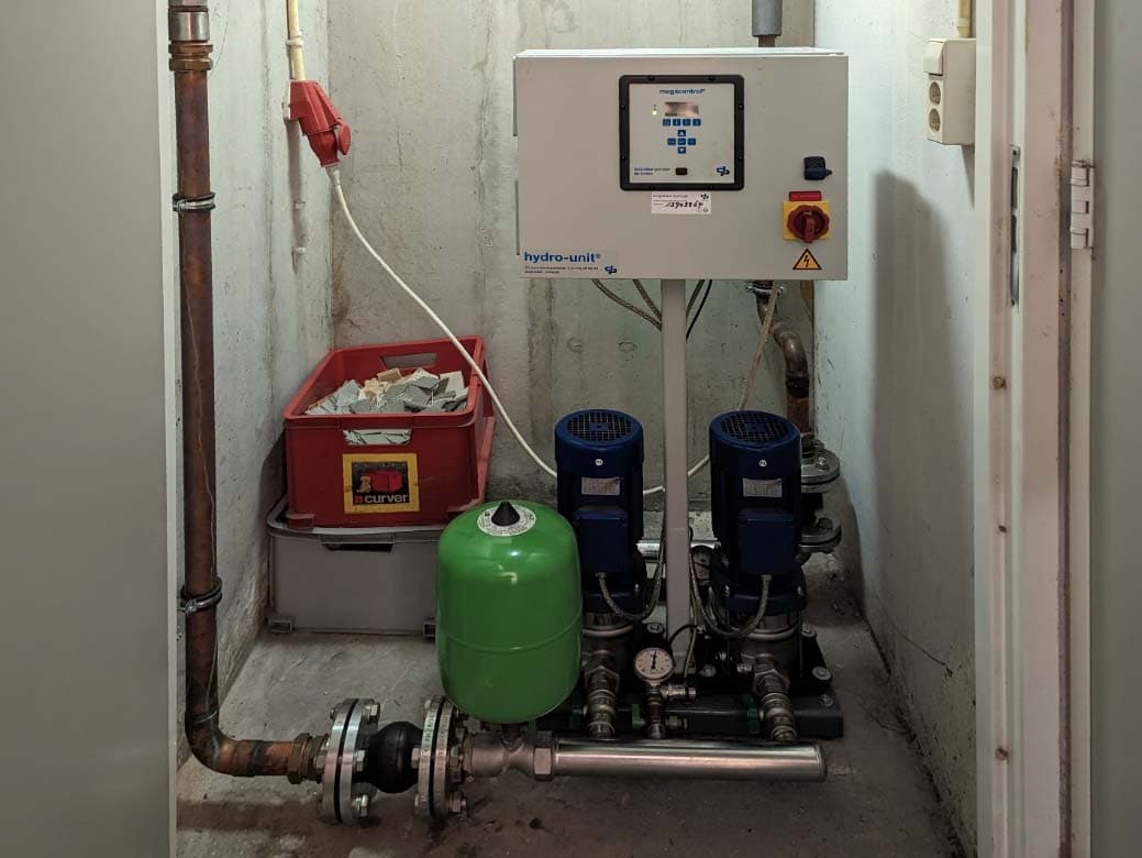 Inspectiefoto van hydrofoorinstallatie (1 pomp) bij interieur (portiek 433)