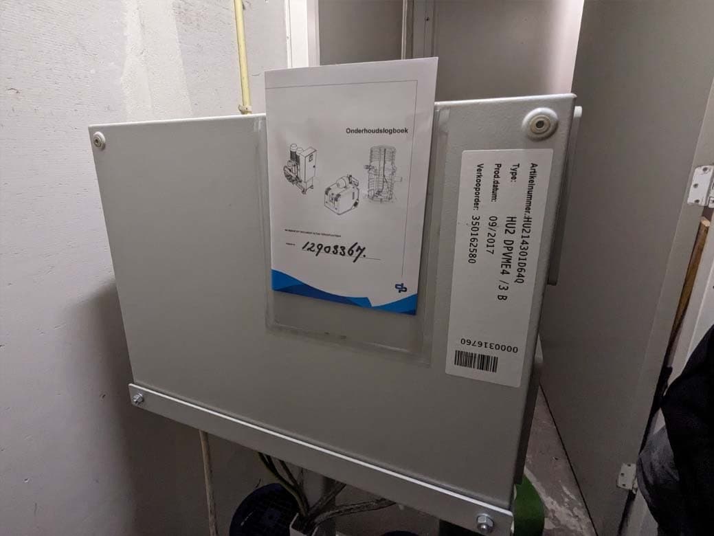 Inspectiefoto van hydrofoorinstallatie (1 pomp) bij interieur (portiek 433)