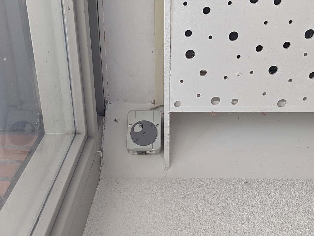 Inspectiefoto van schemerschakelaar voor verlichting portieken bij interieur (portieken)